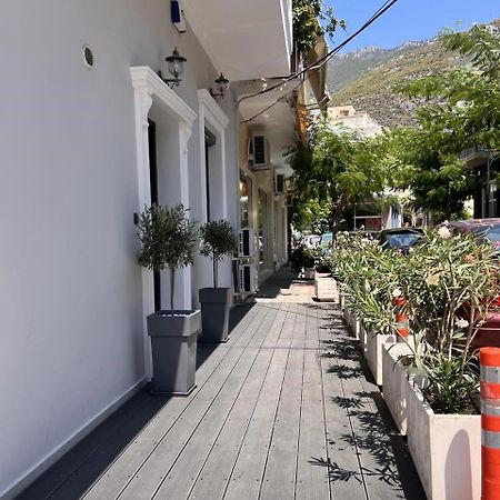 Kontis' Furnished Apartment ลูตรากี ภายนอก รูปภาพ