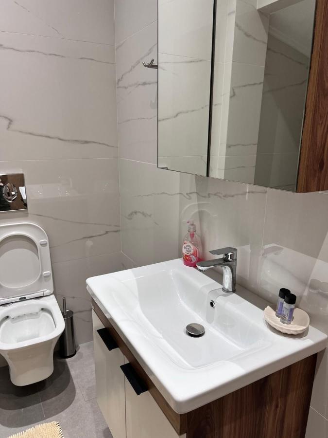 Kontis' Furnished Apartment ลูตรากี ภายนอก รูปภาพ
