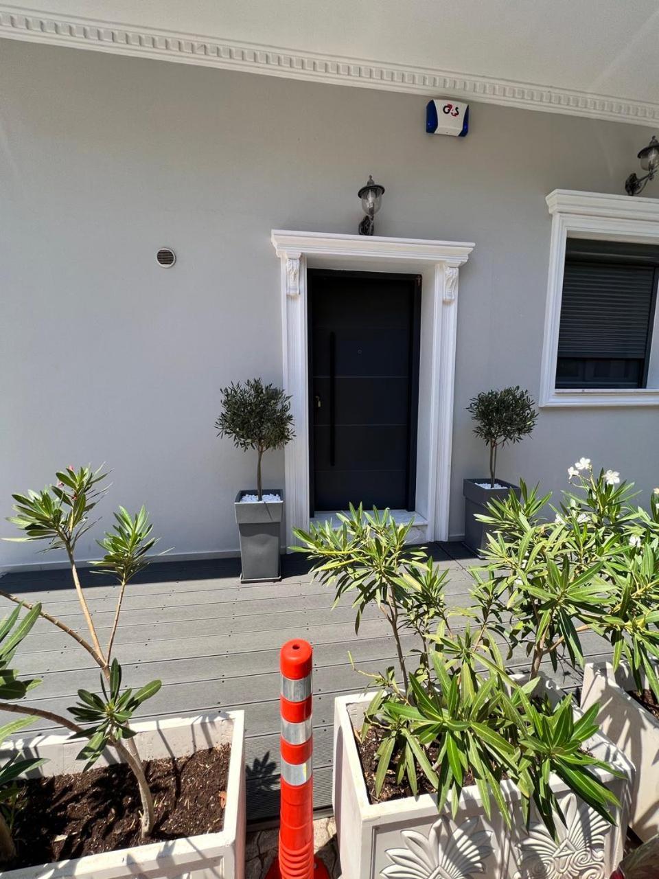 Kontis' Furnished Apartment ลูตรากี ภายนอก รูปภาพ