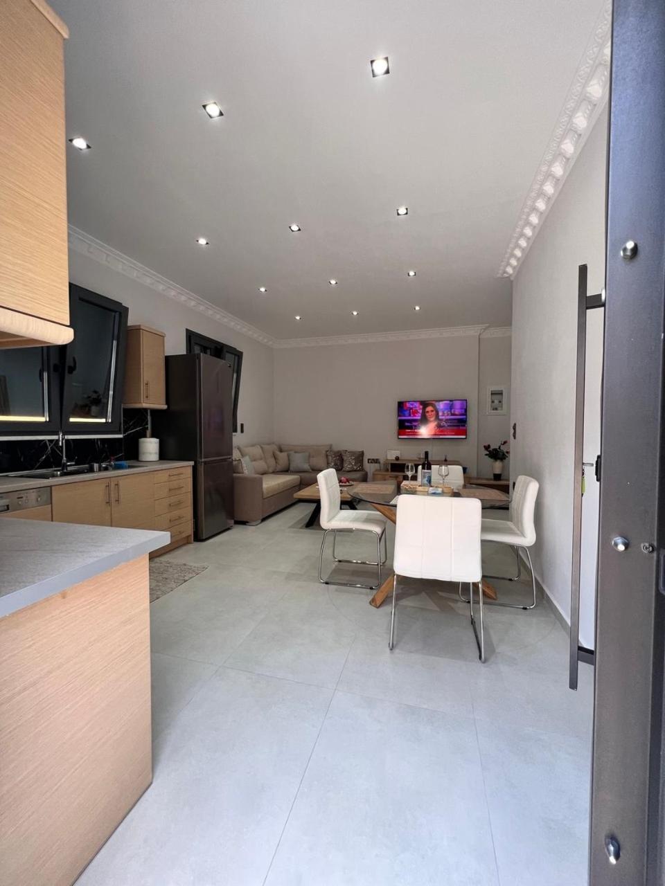 Kontis' Furnished Apartment ลูตรากี ภายนอก รูปภาพ