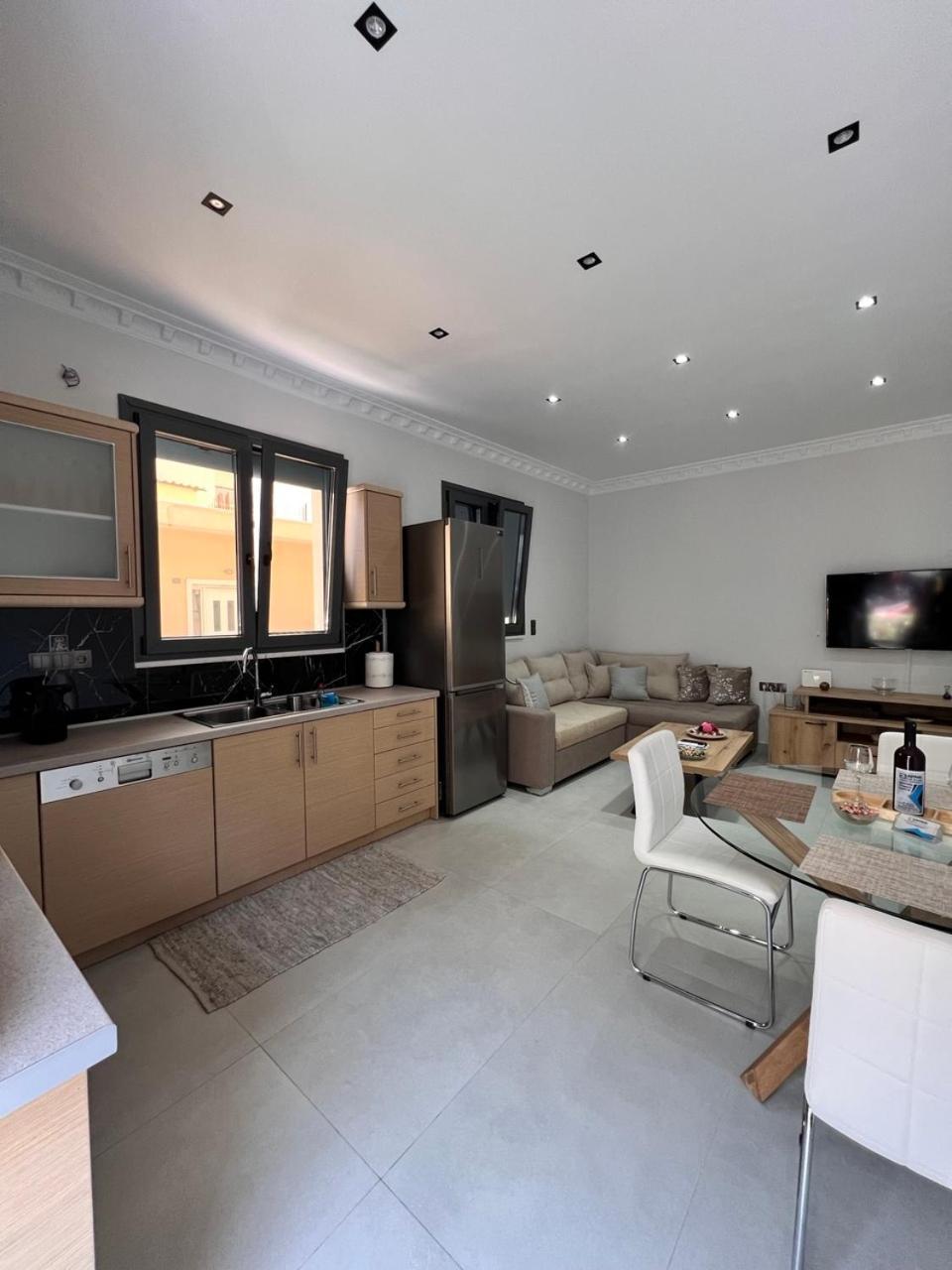 Kontis' Furnished Apartment ลูตรากี ภายนอก รูปภาพ